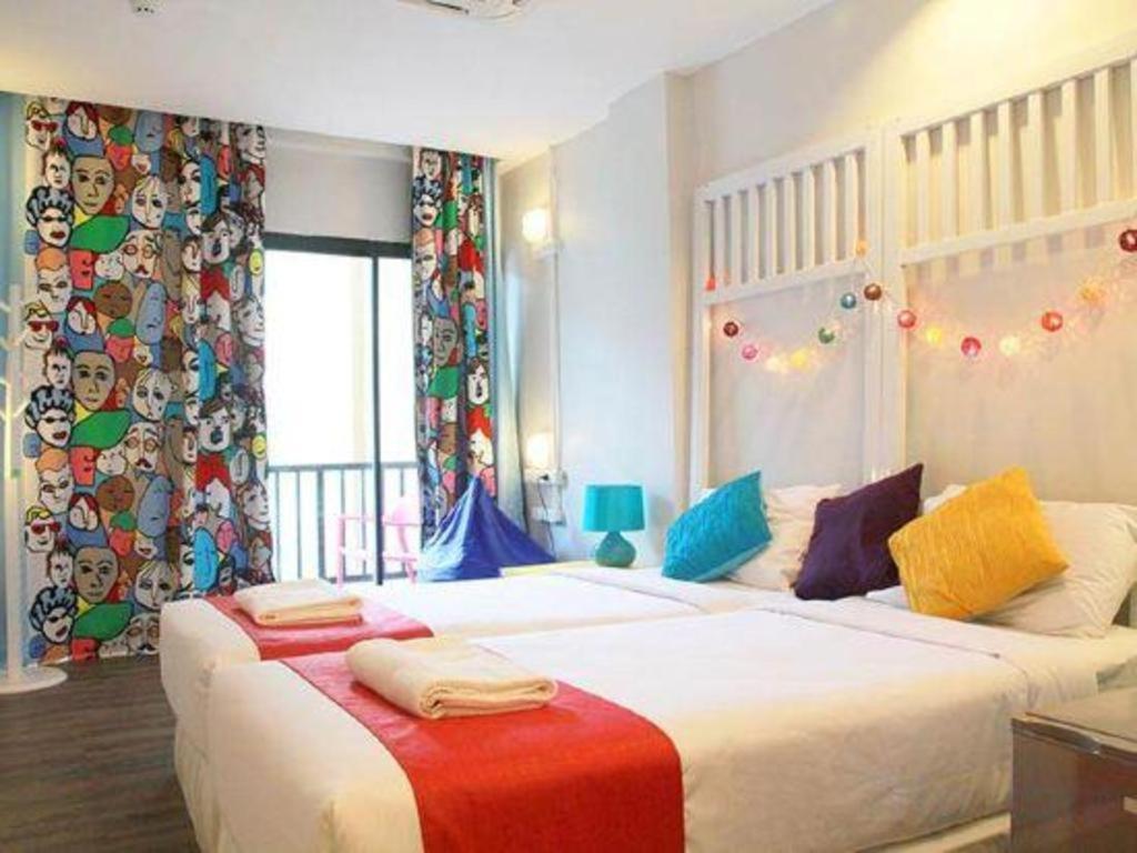 Oyo 1074 Fin Hostel Patong Extérieur photo